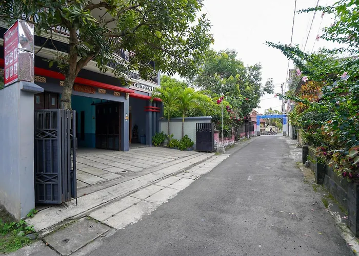 RedDoorz Syariah near Monumen Jogja Kembali Hotel Kejayan